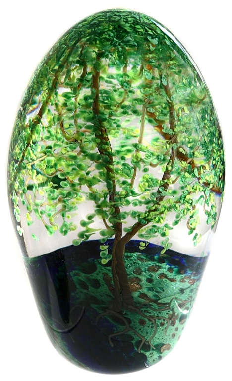 Farfalla Paperweight Richardson Cathy Touchstone Glass Sommerwiese mit drei Baeumen CR 0102 4