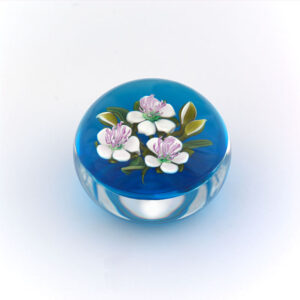 Farfalla Paperweight Rosenfeld Ken Posy weisse Blueten KR 199M