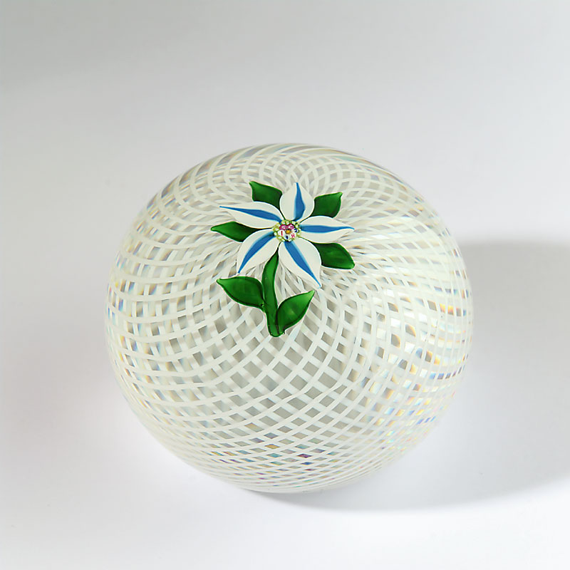 Farfalla Paperweight Saint Louis Weiss blaue Blume SL 079