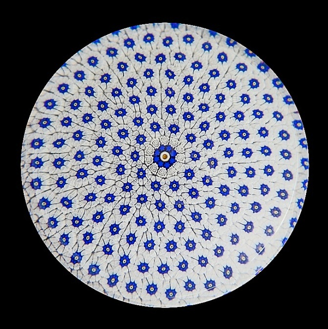 Farfalla Paperweight Saint Louis Weisser Bluetenteppich SL 997