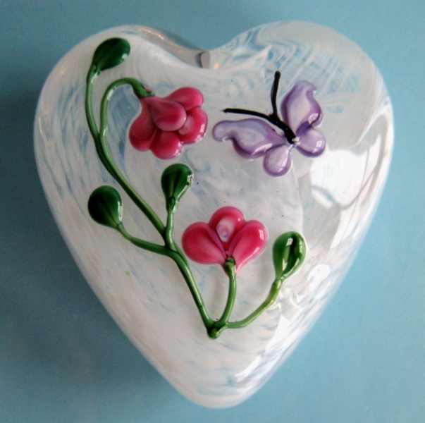 Farfalla Paperweight Salazar David Herz mit pink Blumen DS 027