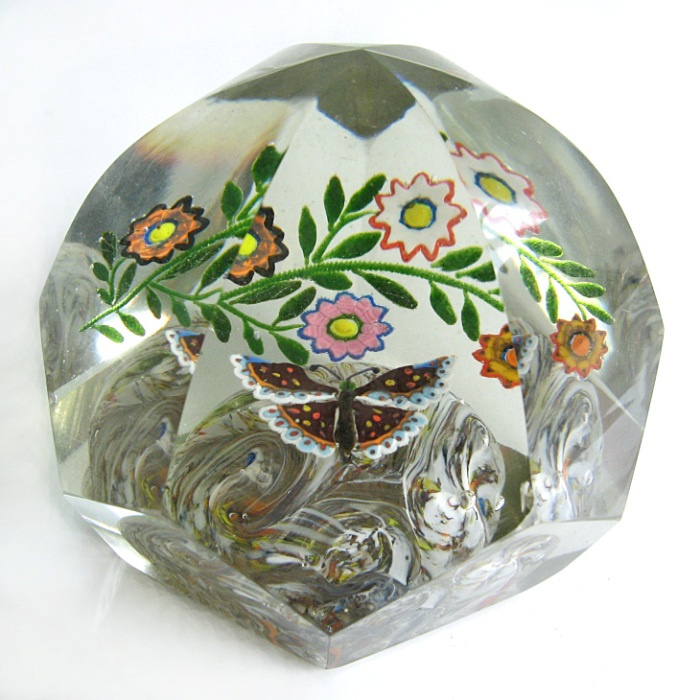 Farfalla Paperweight Schmetterling mit Blumenranke BO 131