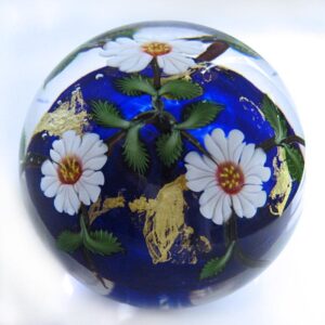 Farfalla Paperweight Sherwin Christopher Daisies all over CS 001