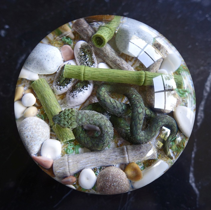 Farfalla Paperweight Smith Gordon Green Ground Snake GS 296