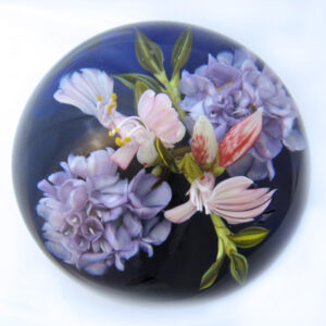Farfalla Paperweight Stankard Studio Bachelor s Button und Honeysuckle Bouquet SST CS 001