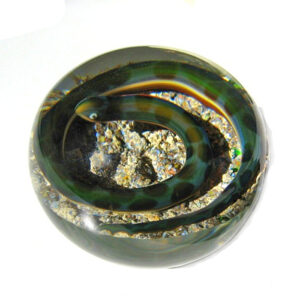 Farfalla Paperweight Tarsitano Delmo Earth Life dunkelgruen braun gefleckte Schlange DT 724