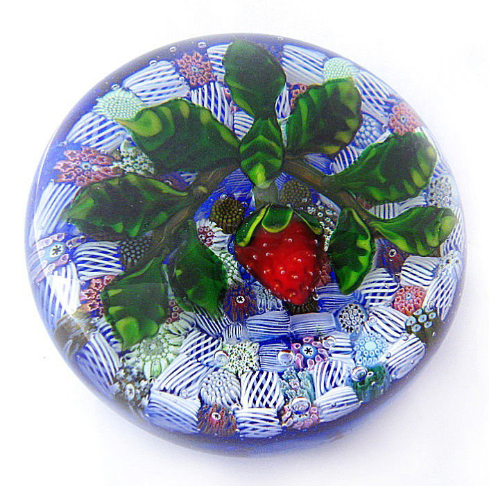 Farfalla Paperweight Tarsitano Delmo Erdbeere im Morgentau DT 735