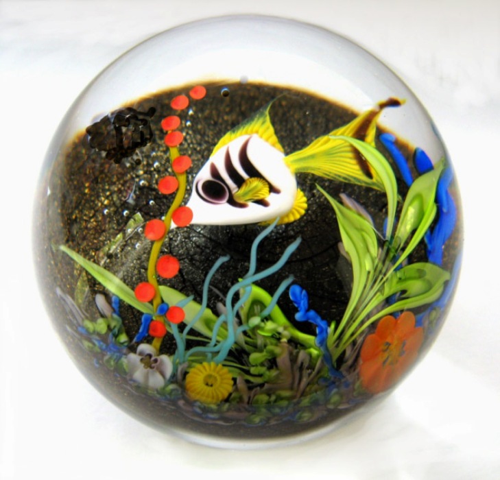 Farfalla Paperweight Ward Mayauel Fisch im Korallenriff MW 3091