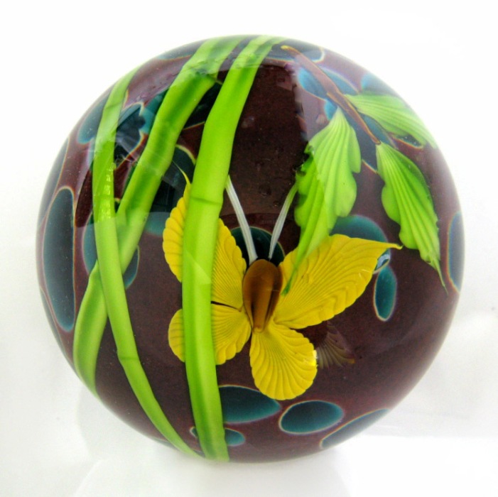 Farfalla Paperweight Ward Mayauel Schmetterling und Bambus MW 3088